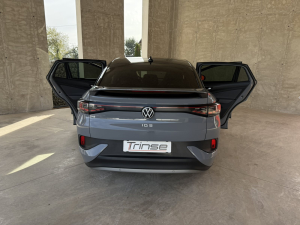 VOLKSWAGEN ID.5 Pro Performance